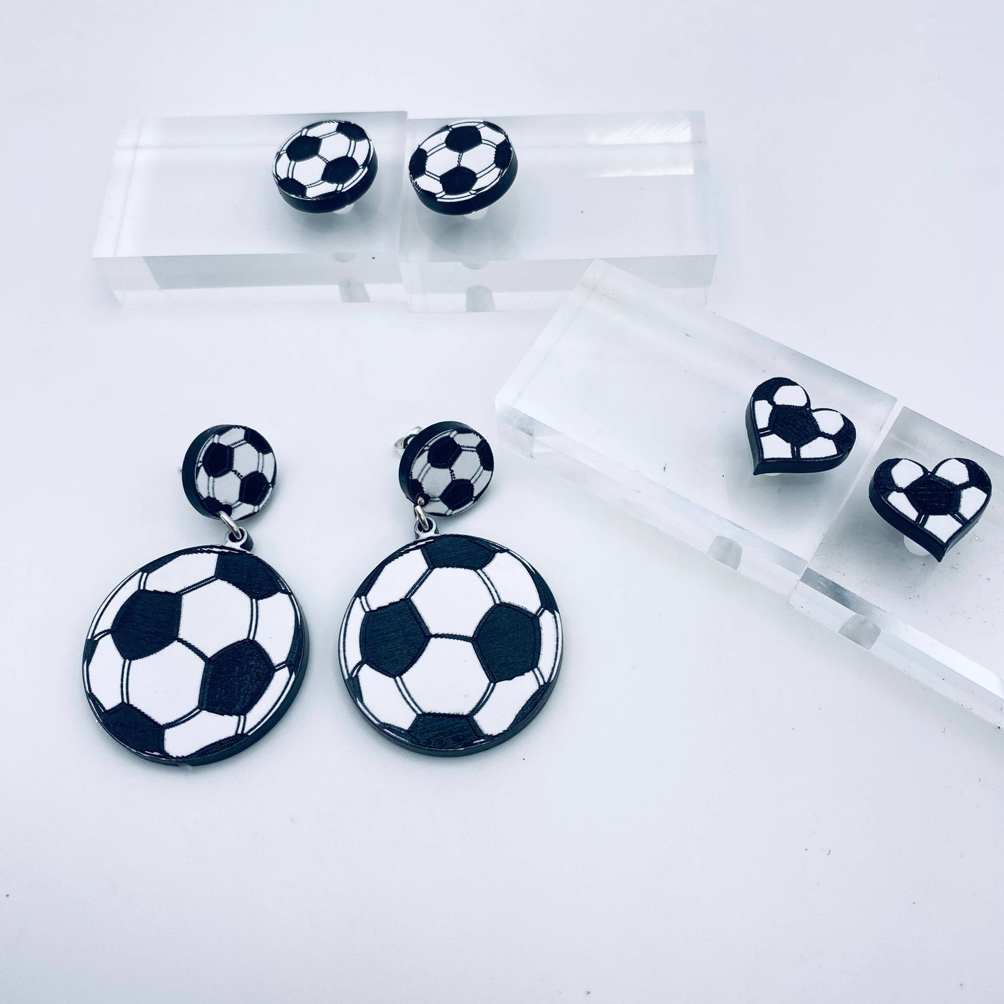 SOCCER HEART STUDS